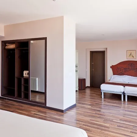 Hotel Roger De Flor By Seleqtta