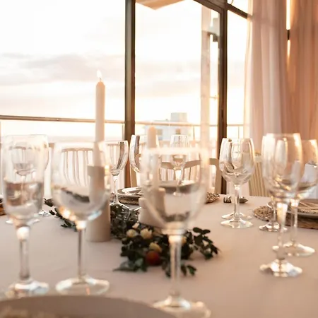 ホテル Roger De Flor By Seleqtta 4*