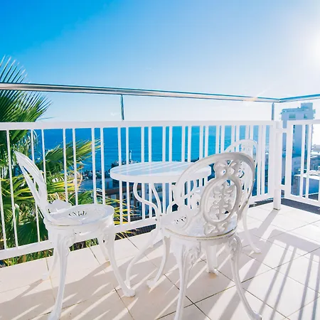 ホテル Roger De Flor By Seleqtta