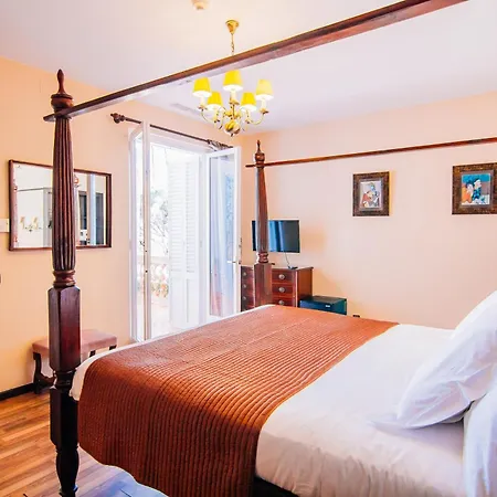 Hotel Roger De Flor By Seleqtta 4*