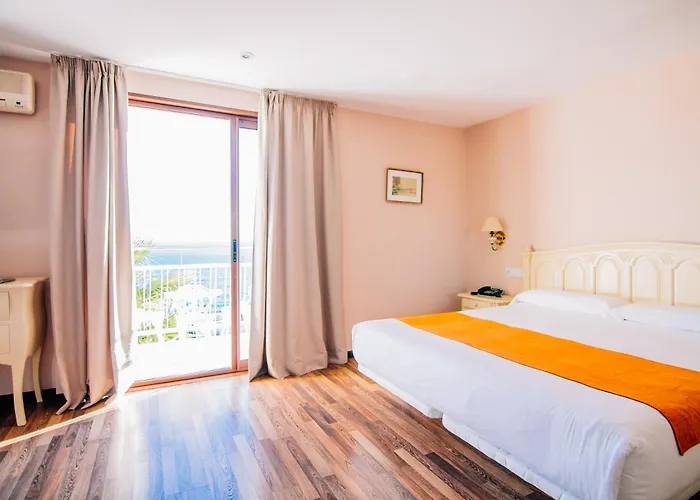 Roger De Flor By Seleqtta Hotel