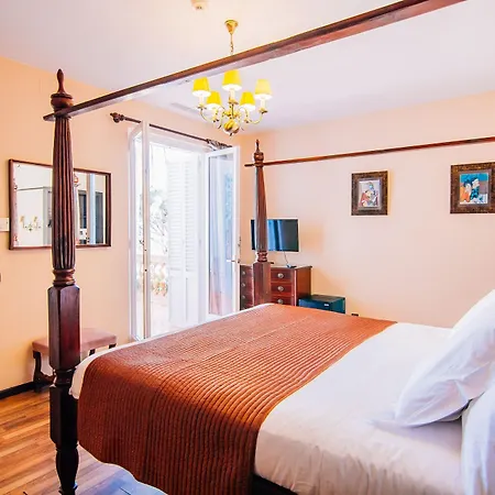 Hotel Roger De Flor By Seleqtta 4*
