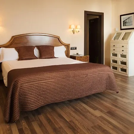 Hotel Roger De Flor By Seleqtta